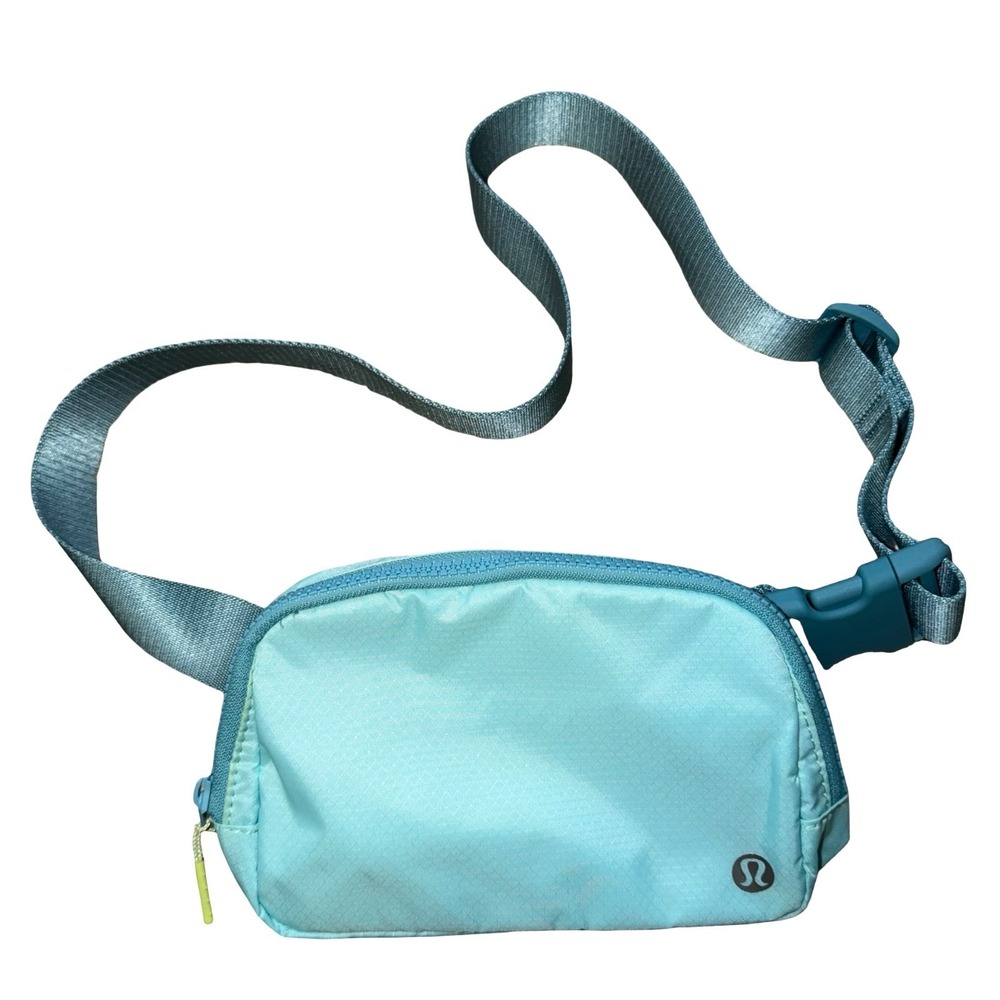 Lululemon Everywhere Belt Bag Light Turquoise. Fanny Pack